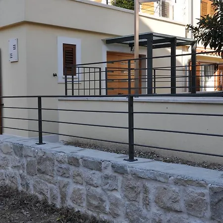 Erede Apartment Split